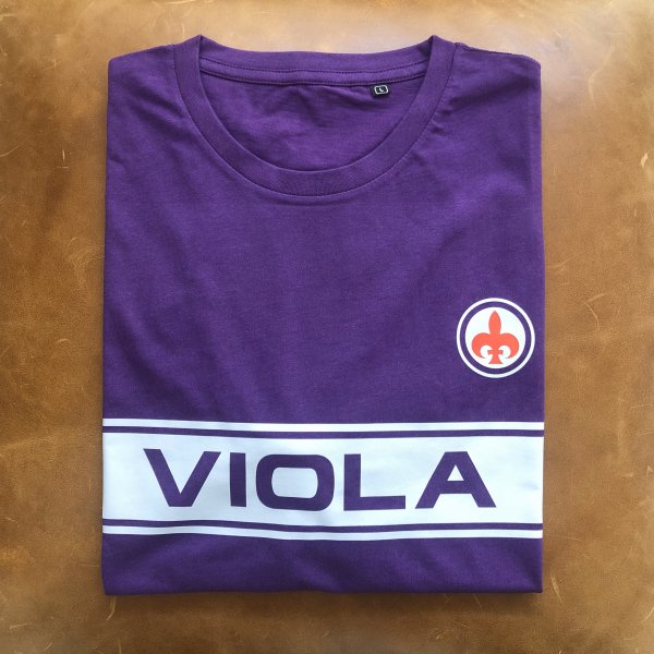 Viola '85 T-shirt in action.