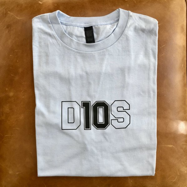 D10S '86 T-shirt in action.