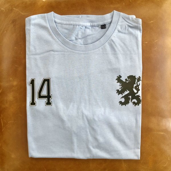 Cruyff ‘74 T-shirt in action.